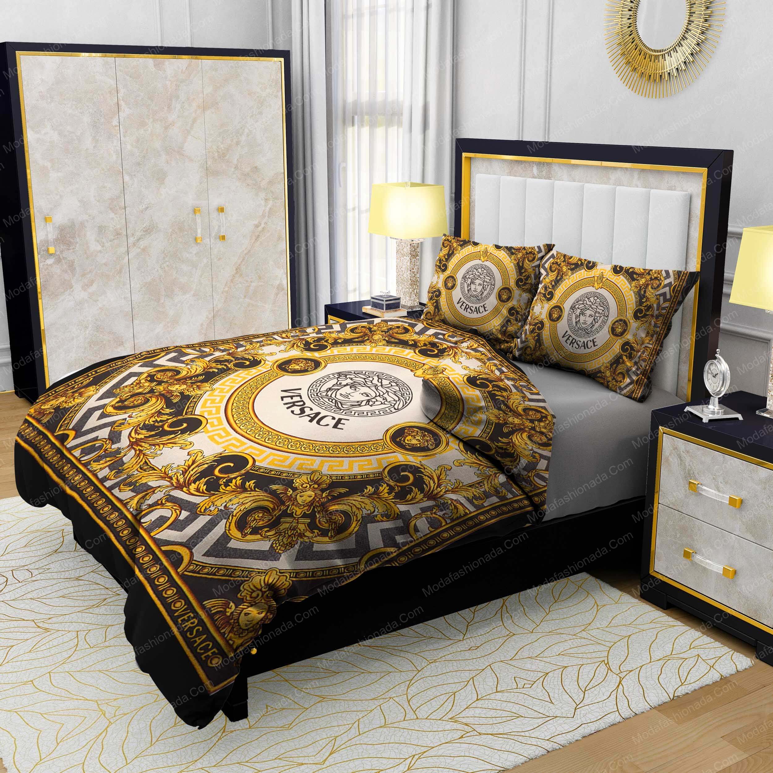 Luxurious Versace Logo Intricate Gold And Black Baroque Patterns Bedding Sets Luxurious Versace Logo Intricate Gold And Black Baroque Patterns Bedding Sets