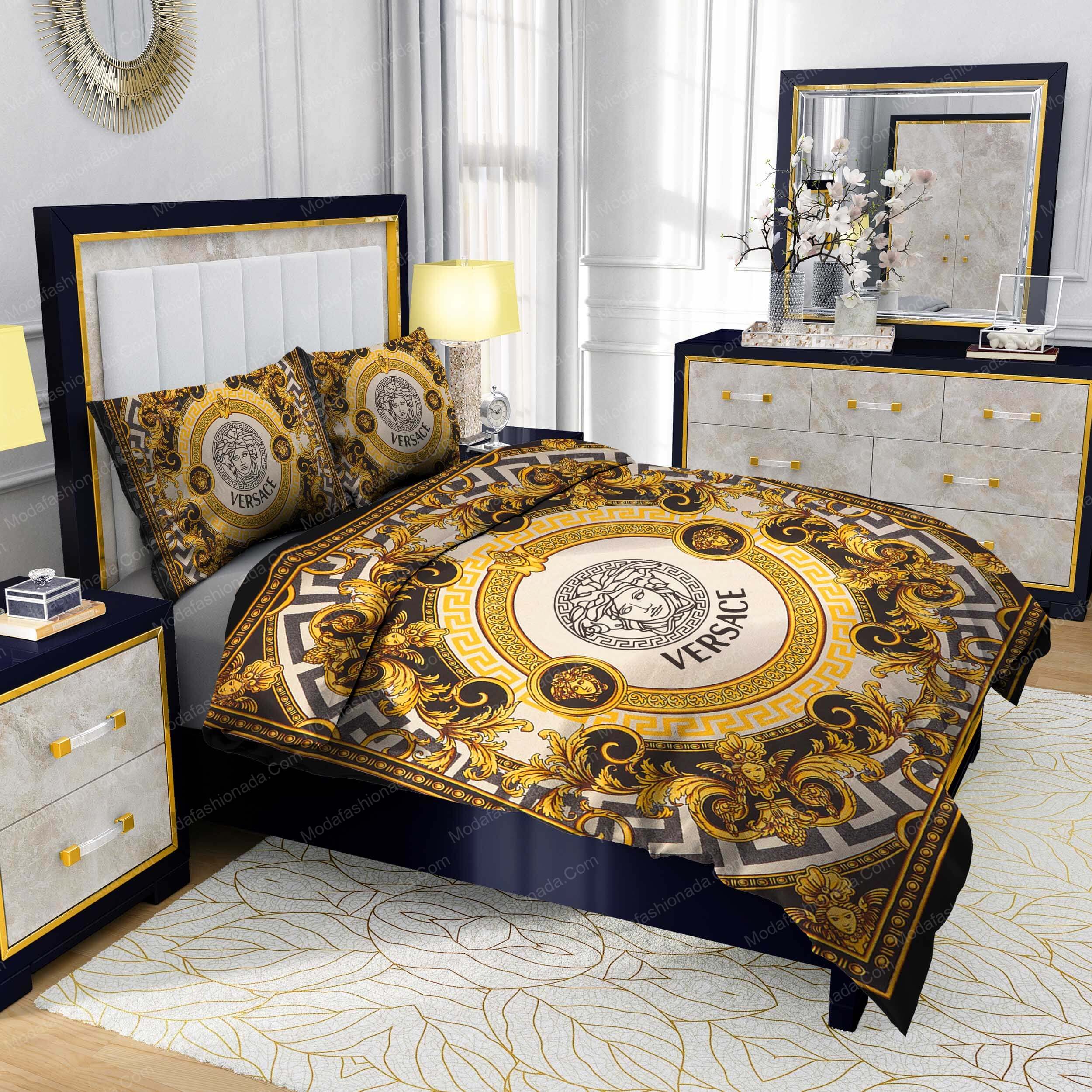 Luxurious Versace Logo Intricate Gold And Black Baroque Patterns Bedding Sets Luxurious Versace Logo Intricate Gold And Black Baroque Patterns Bedding Sets
